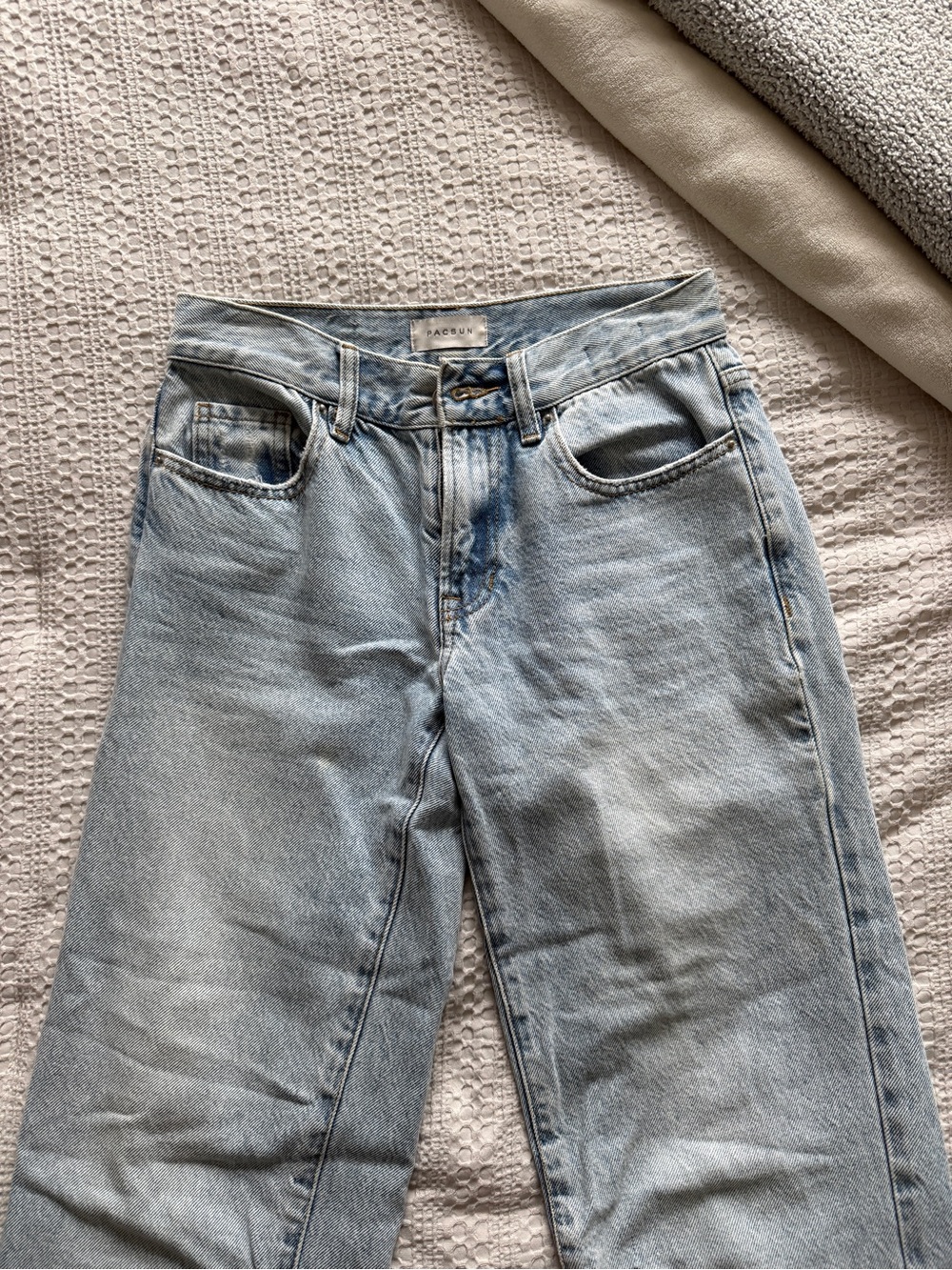 Light Wash Low-Rise Women’s Pacsun Jeans